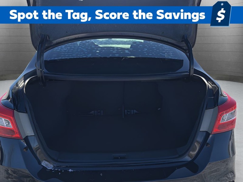 Nissan Sentra Vehicle Full-screen Gallery Image 24