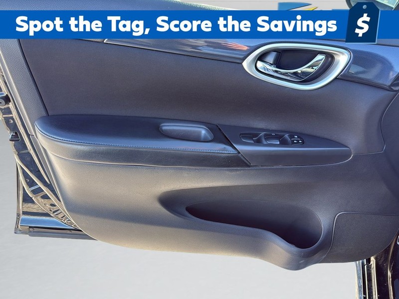 Nissan Sentra Vehicle Full-screen Gallery Image 25