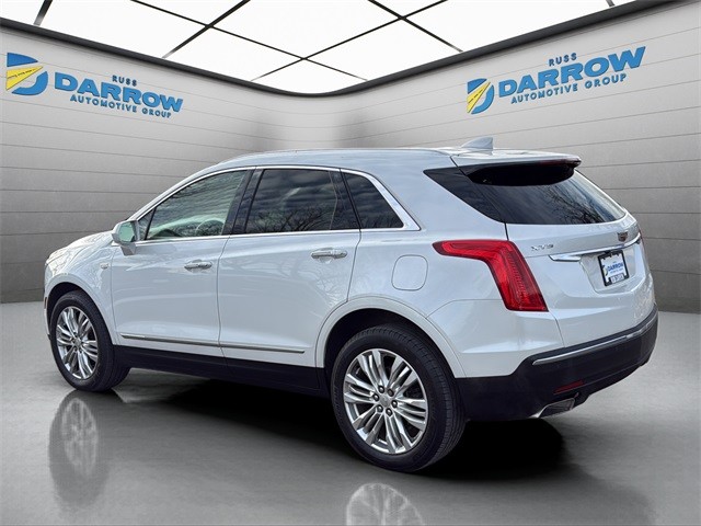 Cadillac XT5 Vehicle Full-screen Gallery Image 03