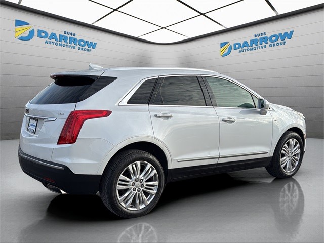 Cadillac XT5 Vehicle Full-screen Gallery Image 05