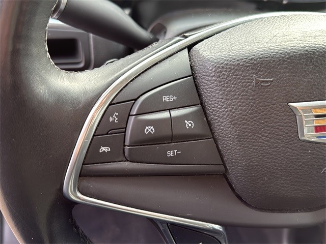 Cadillac XT5 Vehicle Full-screen Gallery Image 09