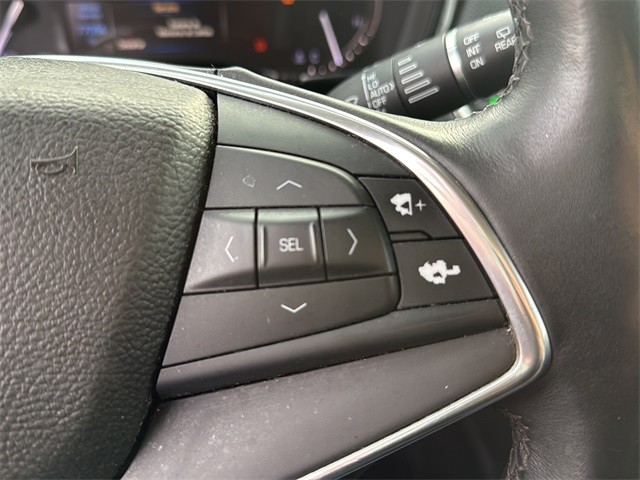 Cadillac XT5 Vehicle Full-screen Gallery Image 10