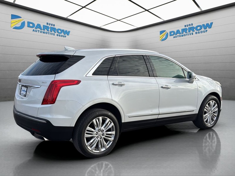 Cadillac XT5 Vehicle Full-screen Gallery Image 5