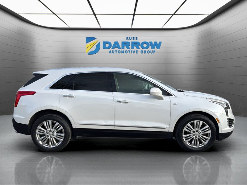 Cadillac XT5 Vehicle Full-screen Gallery Image 6