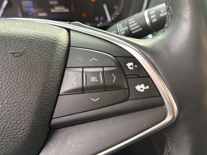 Cadillac XT5 Vehicle Full-screen Gallery Image 10