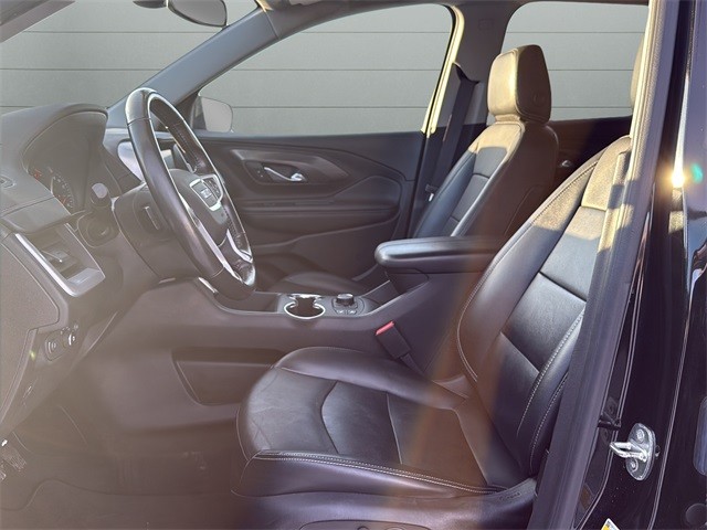 GMC Terrain Vehicle Full-screen Gallery Image 18