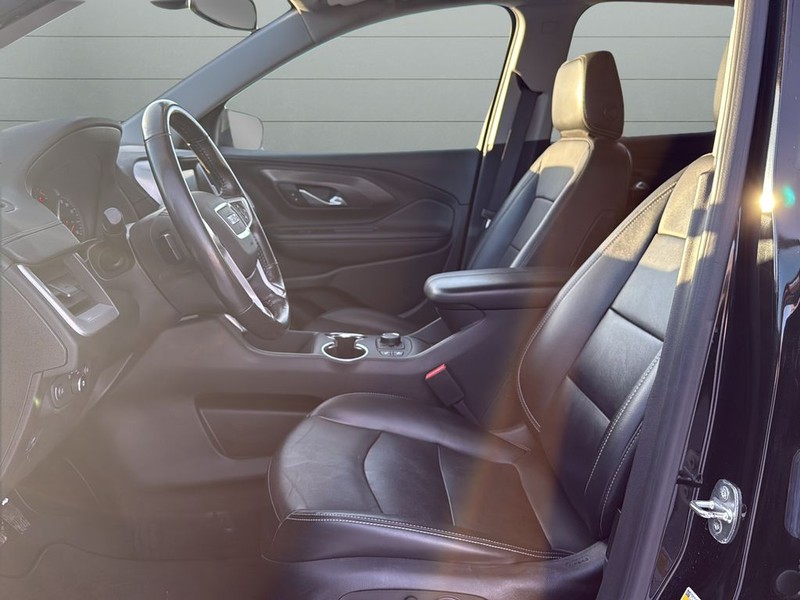 GMC Terrain Vehicle Full-screen Gallery Image 18