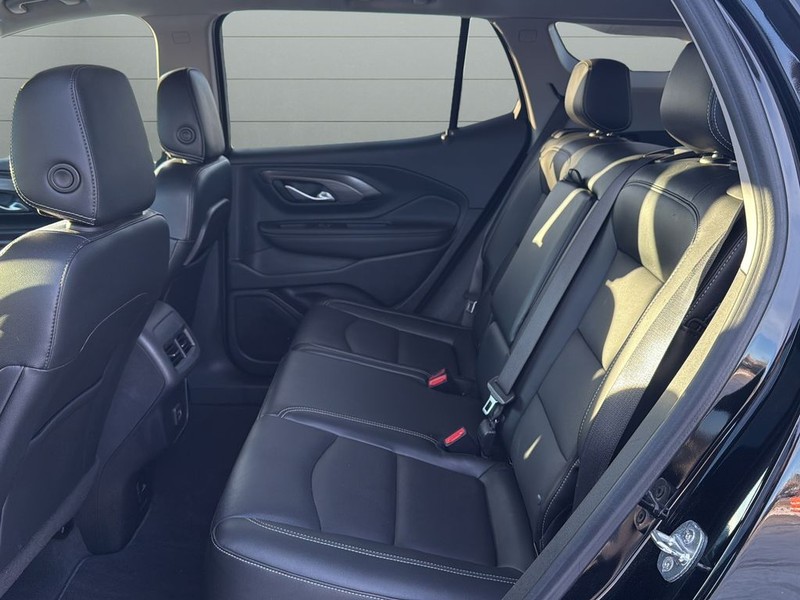 GMC Terrain Vehicle Full-screen Gallery Image 24