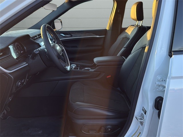 Jeep Grand Cherokee Vehicle Full-screen Gallery Image 10