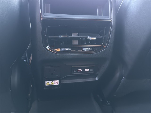 Jeep Grand Cherokee Vehicle Full-screen Gallery Image 18