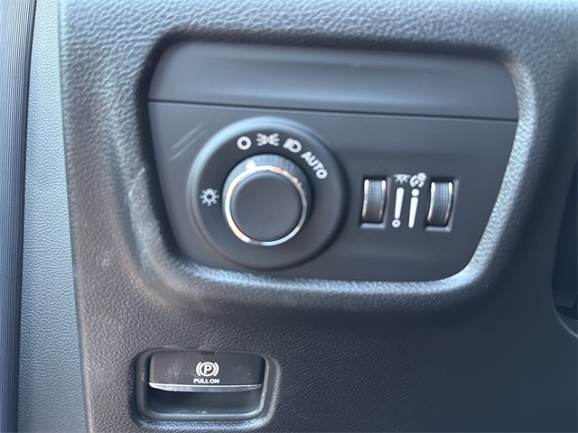 Jeep Grand Cherokee Vehicle Full-screen Gallery Image 19