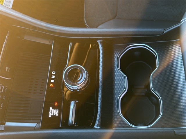 Jeep Grand Cherokee Vehicle Full-screen Gallery Image 22