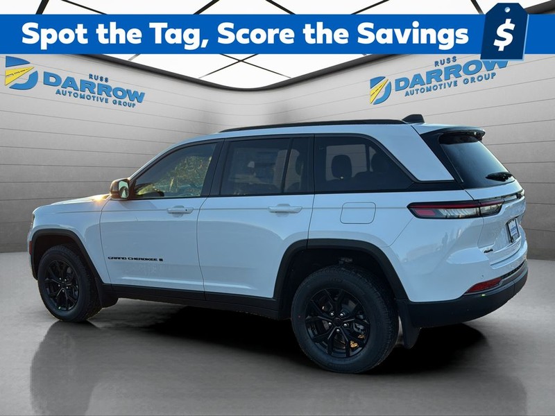 Jeep Grand Cherokee Vehicle Full-screen Gallery Image 3