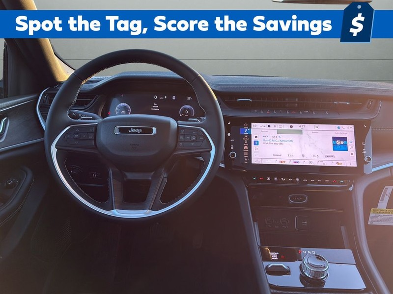 Jeep Grand Cherokee Vehicle Full-screen Gallery Image 12