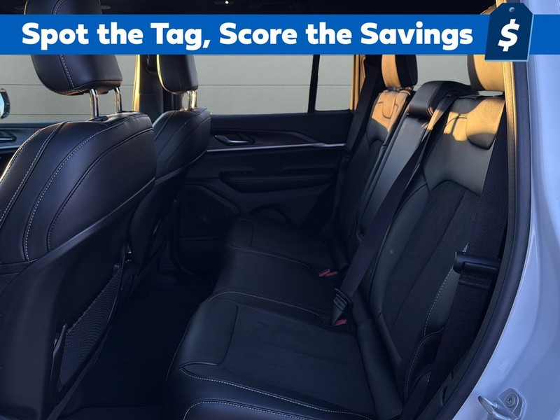 Jeep Grand Cherokee Vehicle Full-screen Gallery Image 17