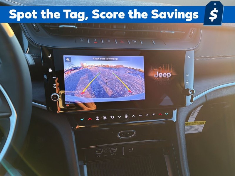 Jeep Grand Cherokee Vehicle Full-screen Gallery Image 24