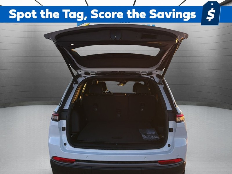 Jeep Grand Cherokee Vehicle Full-screen Gallery Image 26