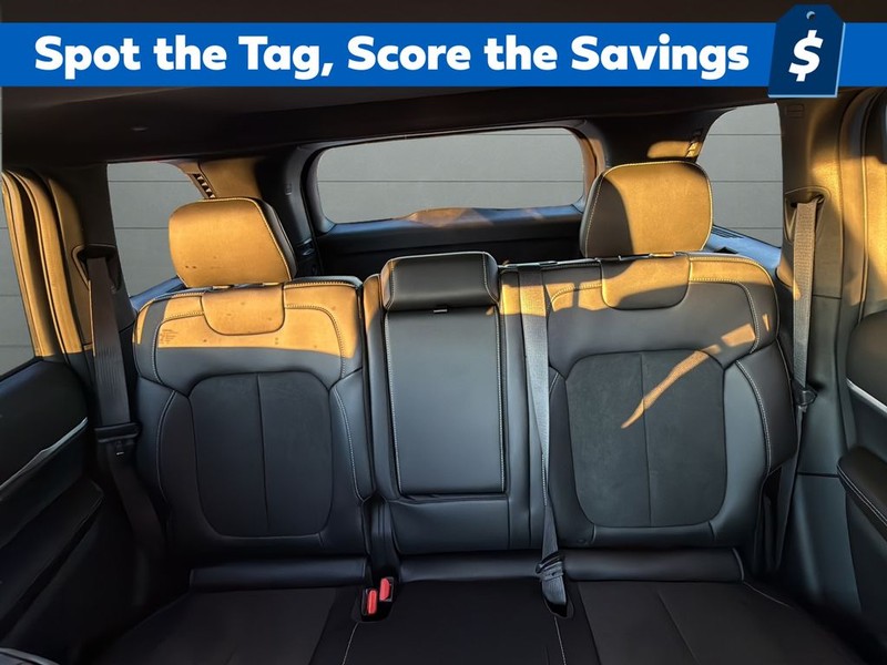 Jeep Grand Cherokee Vehicle Full-screen Gallery Image 28