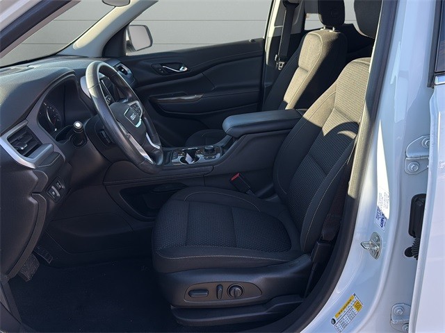 GMC Acadia Vehicle Full-screen Gallery Image 10