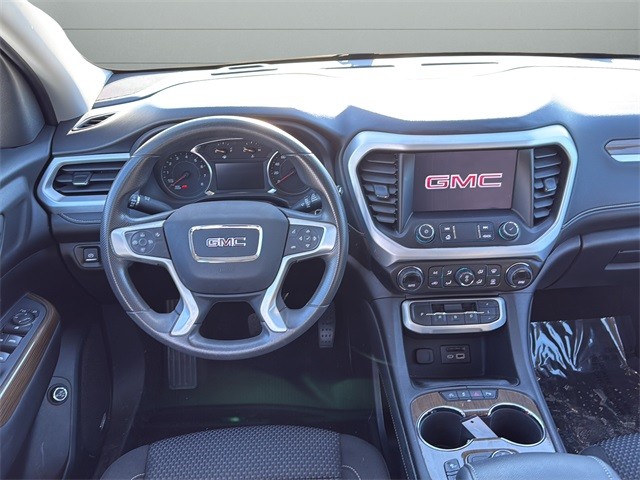 GMC Acadia Vehicle Full-screen Gallery Image 11