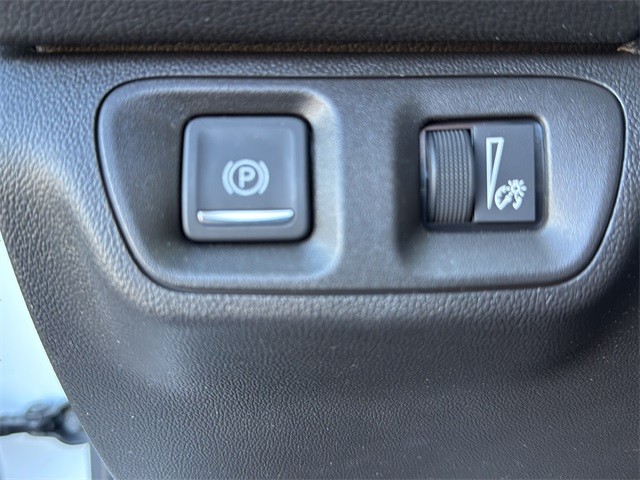 GMC Acadia Vehicle Full-screen Gallery Image 18