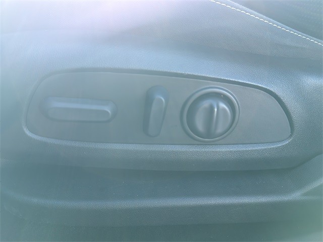 GMC Acadia Vehicle Full-screen Gallery Image 25