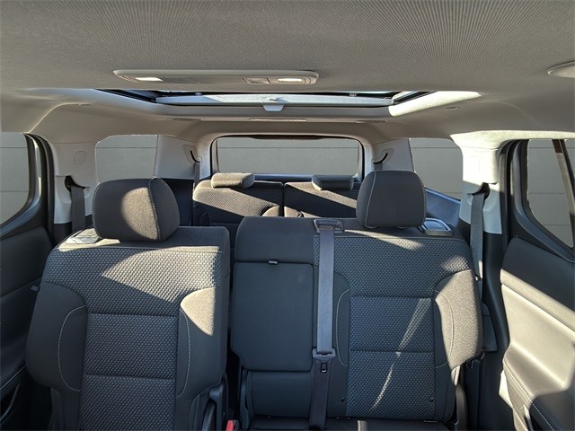 GMC Acadia Vehicle Full-screen Gallery Image 27