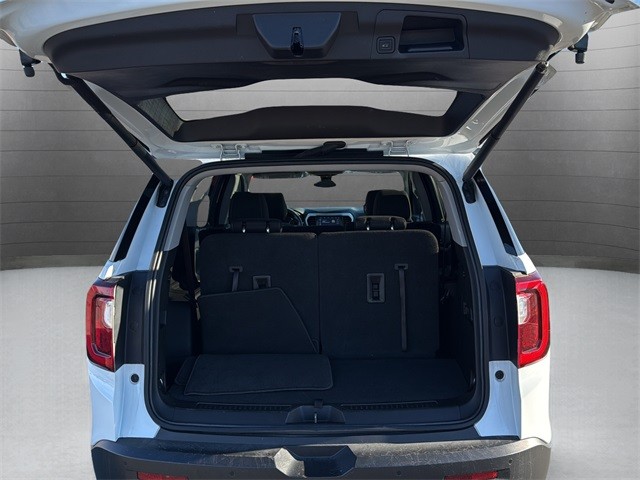 GMC Acadia Vehicle Full-screen Gallery Image 29