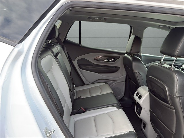 GMC Terrain Vehicle Full-screen Gallery Image 13