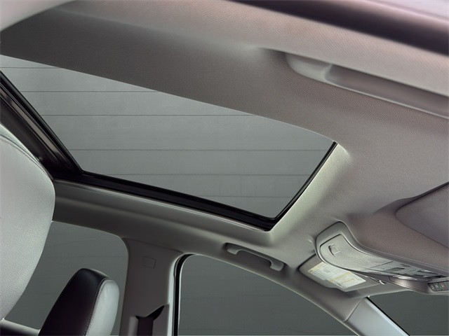 GMC Terrain Vehicle Full-screen Gallery Image 15