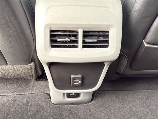 GMC Terrain Vehicle Full-screen Gallery Image 17