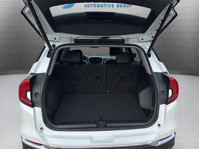 GMC Terrain Vehicle Full-screen Gallery Image 28