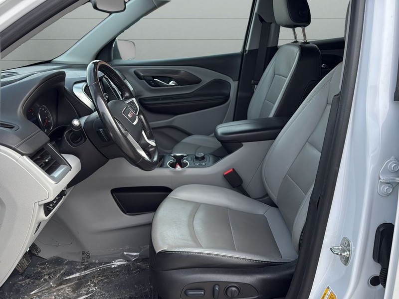 GMC Terrain Vehicle Full-screen Gallery Image 10