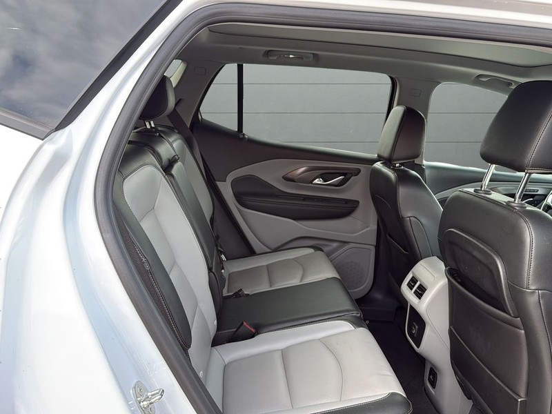 GMC Terrain Vehicle Full-screen Gallery Image 13