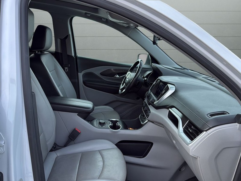 GMC Terrain Vehicle Full-screen Gallery Image 14