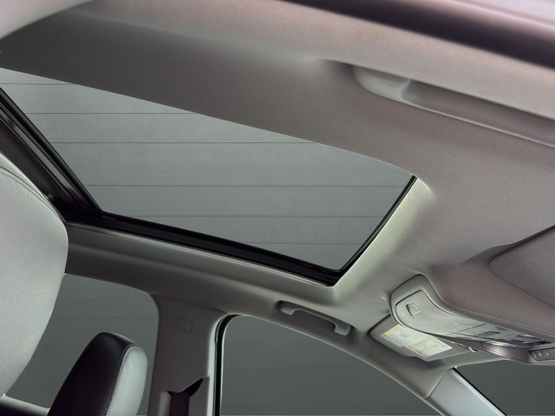 GMC Terrain Vehicle Full-screen Gallery Image 15