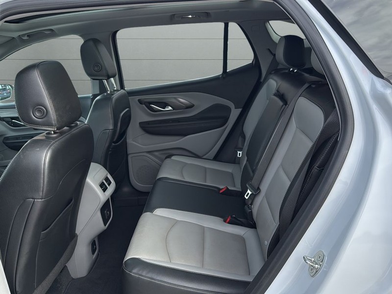 GMC Terrain Vehicle Full-screen Gallery Image 16