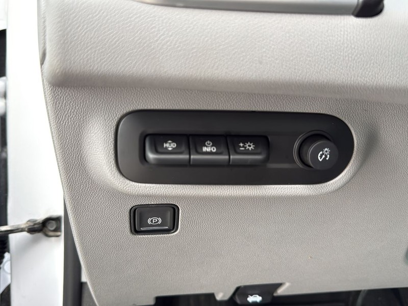 GMC Terrain Vehicle Full-screen Gallery Image 18