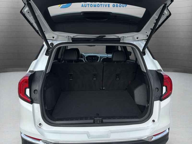 GMC Terrain Vehicle Full-screen Gallery Image 28