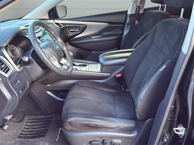 Nissan Murano Vehicle Full-screen Gallery Image 9