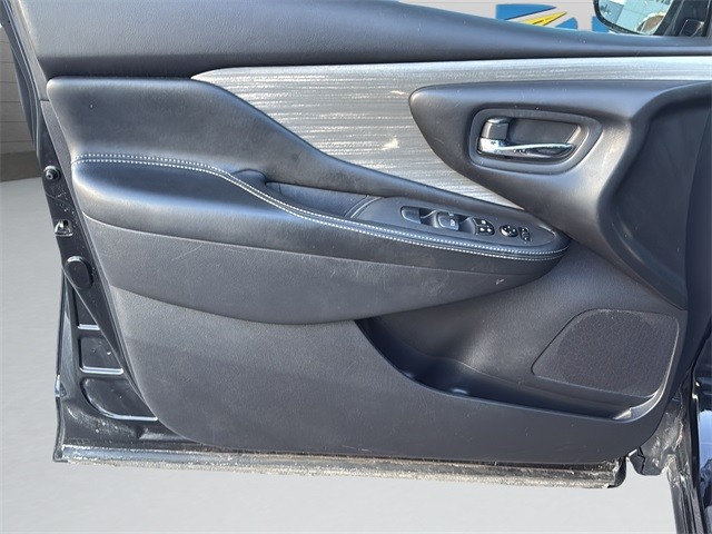 Nissan Murano Vehicle Full-screen Gallery Image 10