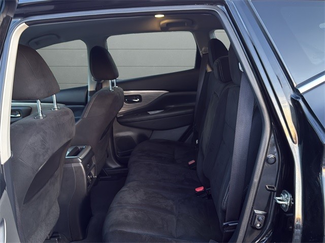 Nissan Murano Vehicle Full-screen Gallery Image 14