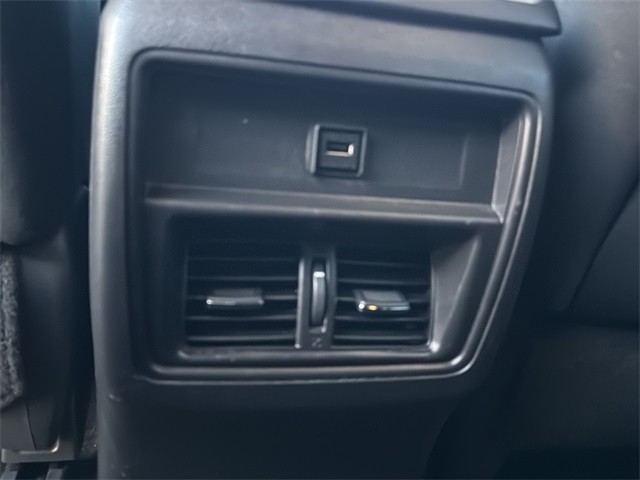 Nissan Murano Vehicle Full-screen Gallery Image 15