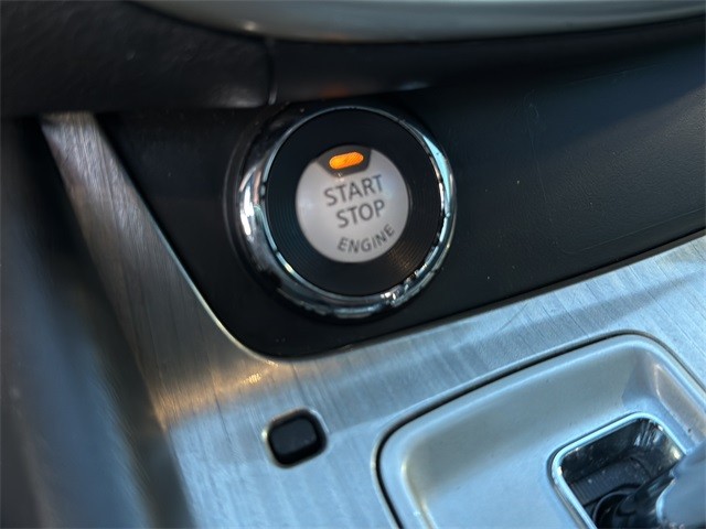 Nissan Murano Vehicle Full-screen Gallery Image 18