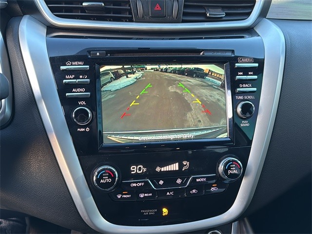 Nissan Murano Vehicle Full-screen Gallery Image 21