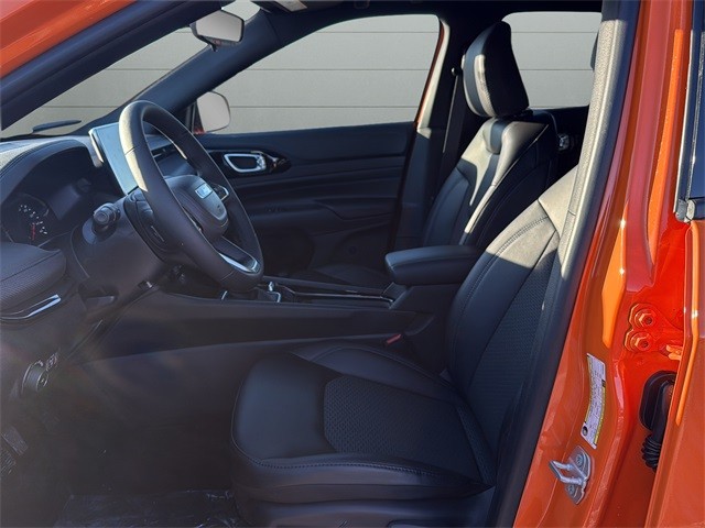 Jeep Compass Vehicle Full-screen Gallery Image 10