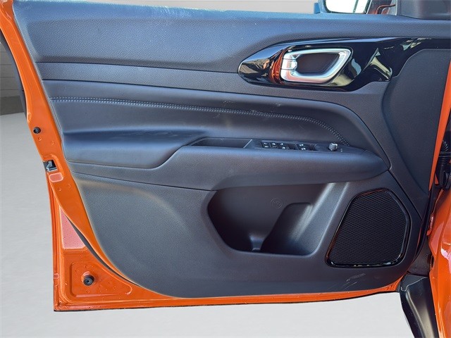 Jeep Compass Vehicle Full-screen Gallery Image 11