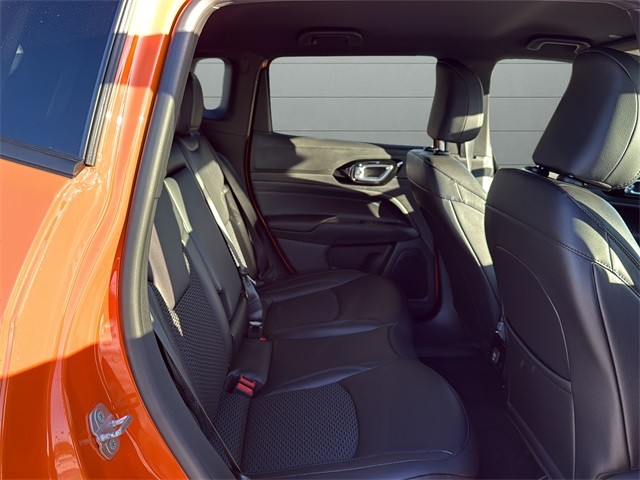 Jeep Compass Vehicle Full-screen Gallery Image 14