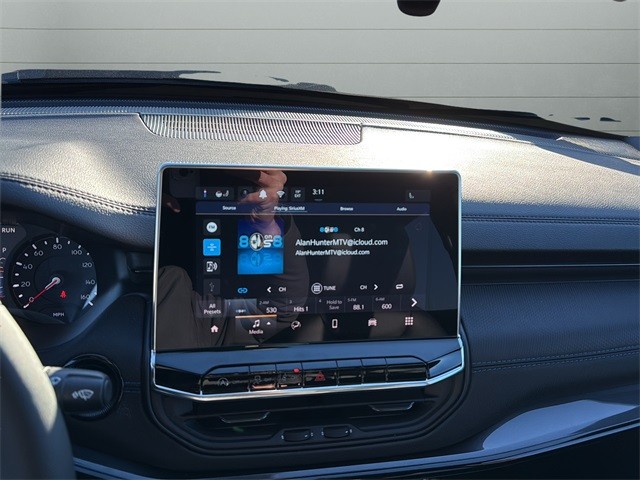 Jeep Compass Vehicle Full-screen Gallery Image 22