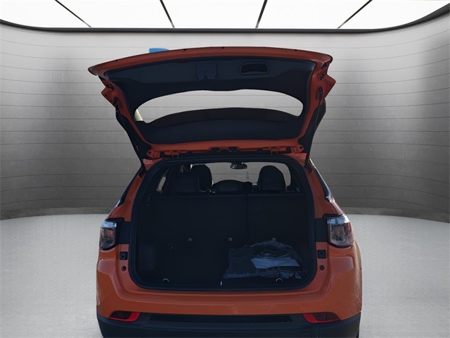 Jeep Compass Vehicle Full-screen Gallery Image 24